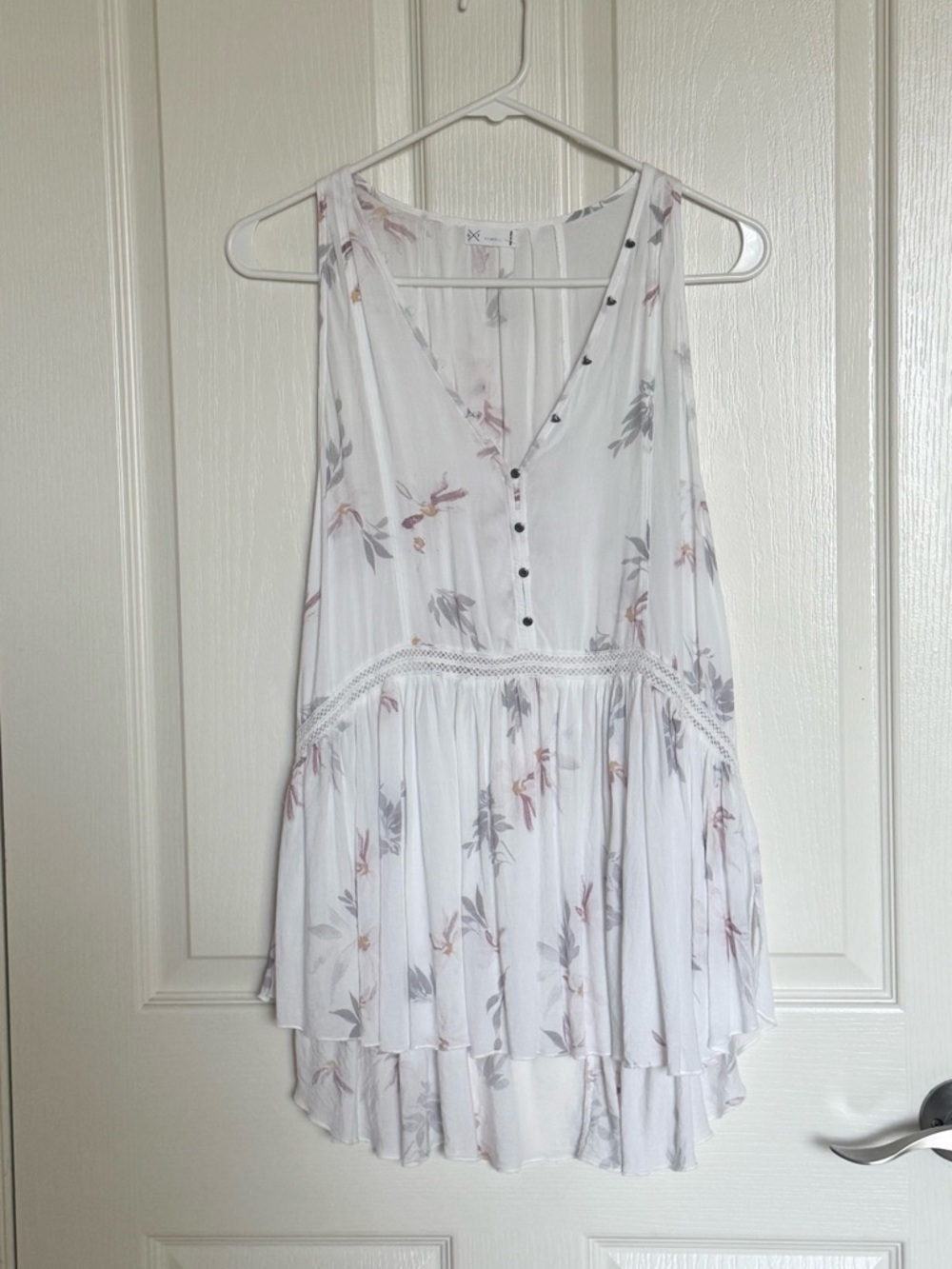GXF Collection : Women’s Floral V-Neck Sleeveless Babydoll Blouse - Size XS